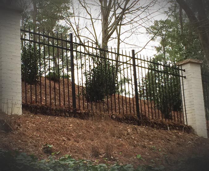 3-Rail Spear Top Aluminum Fencing with Columns Wall Mounts